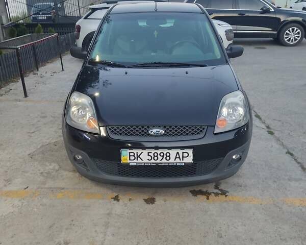 Чорний Форд Фієста, об'ємом двигуна 1.39 л та пробігом 117 тис. км за 4600 $, фото 1 на Automoto.ua