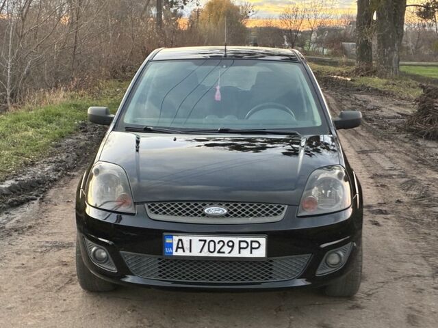 Черный Форд Фиеста, объемом двигателя 1.4 л и пробегом 250 тыс. км за 4000 $, фото 1 на Automoto.ua