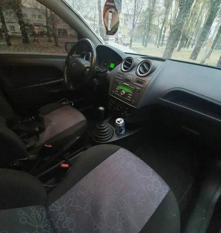 Чорний Форд Фієста, об'ємом двигуна 1.3 л та пробігом 163 тис. км за 4500 $, фото 1 на Automoto.ua