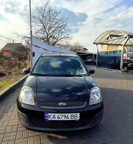 Чорний Форд Фієста, об'ємом двигуна 1.3 л та пробігом 153 тис. км за 4200 $, фото 1 на Automoto.ua
