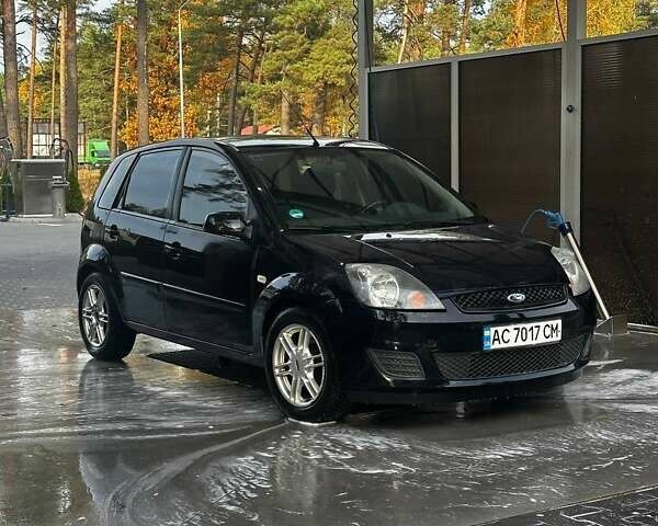 Черный Форд Фиеста, объемом двигателя 1.3 л и пробегом 265 тыс. км за 4500 $, фото 1 на Automoto.ua