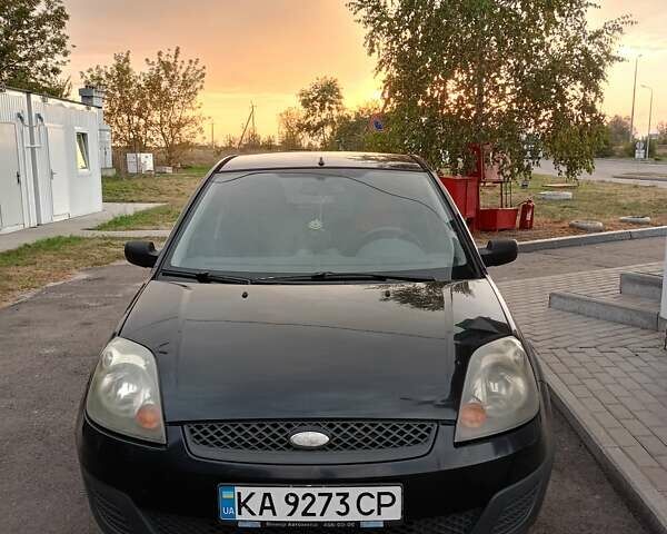 Черный Форд Фиеста, объемом двигателя 1.39 л и пробегом 400 тыс. км за 3300 $, фото 1 на Automoto.ua