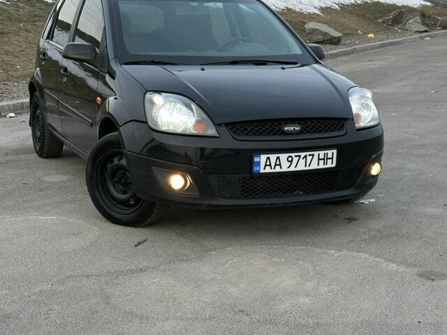 Черный Форд Фиеста, объемом двигателя 1.4 л и пробегом 210 тыс. км за 2500 $, фото 1 на Automoto.ua