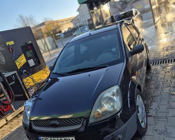 Чорний Форд Фієста, об'ємом двигуна 1.39 л та пробігом 148 тис. км за 4400 $, фото 1 на Automoto.ua