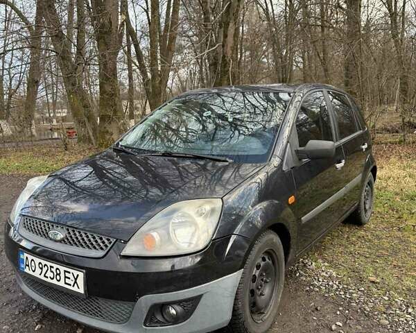 Черный Форд Фиеста, объемом двигателя 1.4 л и пробегом 150 тыс. км за 3600 $, фото 1 на Automoto.ua