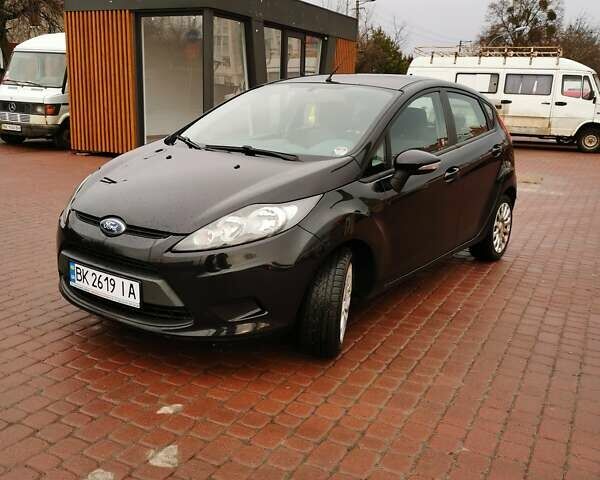 Черный Форд Фиеста, объемом двигателя 1.25 л и пробегом 99 тыс. км за 5750 $, фото 1 на Automoto.ua