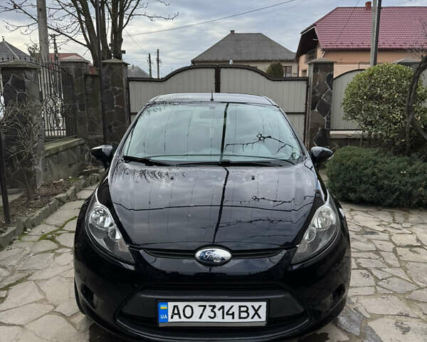 Черный Форд Фиеста, объемом двигателя 1.6 л и пробегом 229 тыс. км за 6400 $, фото 1 на Automoto.ua