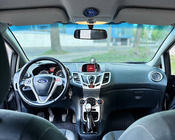 Черный Форд Фиеста, объемом двигателя 1.6 л и пробегом 286 тыс. км за 6550 $, фото 1 на Automoto.ua