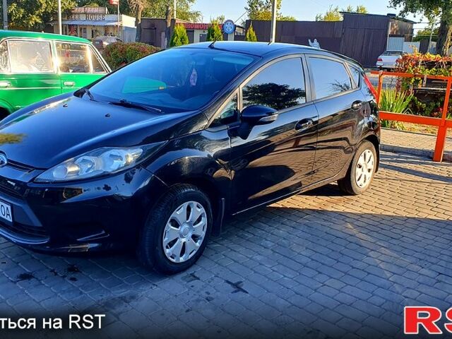 Черный Форд Фиеста, объемом двигателя 1.3 л и пробегом 156 тыс. км за 5800 $, фото 1 на Automoto.ua