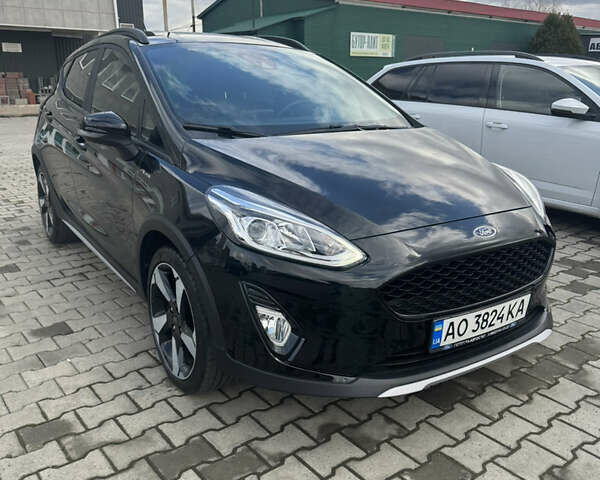 Чорний Форд Фієста, об'ємом двигуна 1 л та пробігом 30 тис. км за 16999 $, фото 1 на Automoto.ua