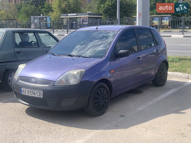Фіолетовий Форд Фієста, об'ємом двигуна 1.24 л та пробігом 348 тис. км за 3150 $, фото 1 на Automoto.ua