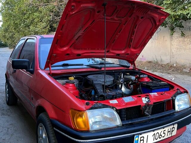 Красный Форд Фиеста, объемом двигателя 1.1 л и пробегом 210 тыс. км за 750 $, фото 1 на Automoto.ua