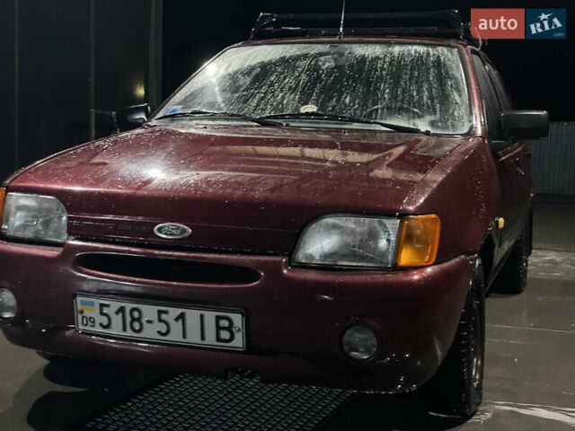Красный Форд Фиеста, объемом двигателя 1.1 л и пробегом 300 тыс. км за 1100 $, фото 1 на Automoto.ua