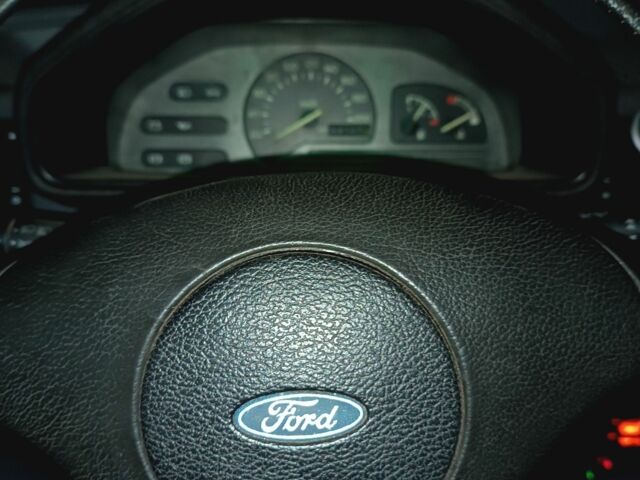 Красный Форд Фиеста, объемом двигателя 1.8 л и пробегом 190 тыс. км за 1066 $, фото 1 на Automoto.ua