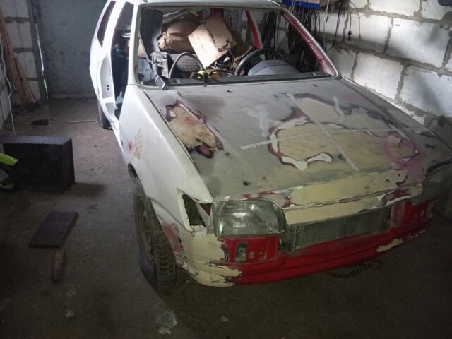 Красный Форд Фиеста, объемом двигателя 1 л и пробегом 250 тыс. км за 500 $, фото 1 на Automoto.ua