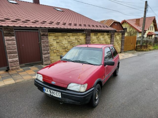 Красный Форд Фиеста, объемом двигателя 1.1 л и пробегом 345 тыс. км за 650 $, фото 1 на Automoto.ua