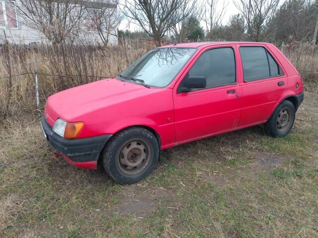 Красный Форд Фиеста, объемом двигателя 1.2 л и пробегом 3 тыс. км за 1000 $, фото 1 на Automoto.ua