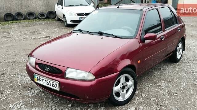 Красный Форд Фиеста, объемом двигателя 1.25 л и пробегом 260 тыс. км за 1550 $, фото 1 на Automoto.ua
