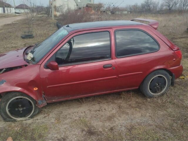 Красный Форд Фиеста, объемом двигателя 1.3 л и пробегом 100 тыс. км за 458 $, фото 1 на Automoto.ua