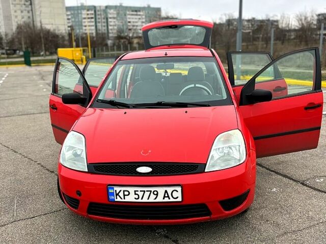 Червоний Форд Фієста, об'ємом двигуна 1.3 л та пробігом 217 тис. км за 2600 $, фото 1 на Automoto.ua