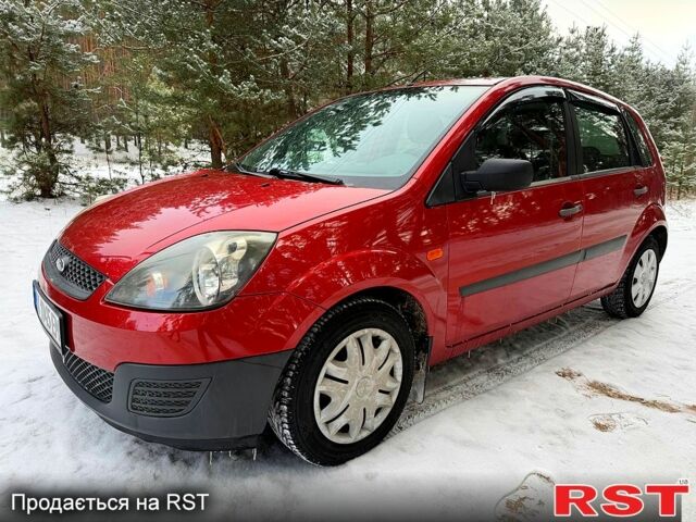 Красный Форд Фиеста, объемом двигателя 1.4 л и пробегом 1450 тыс. км за 4450 $, фото 1 на Automoto.ua