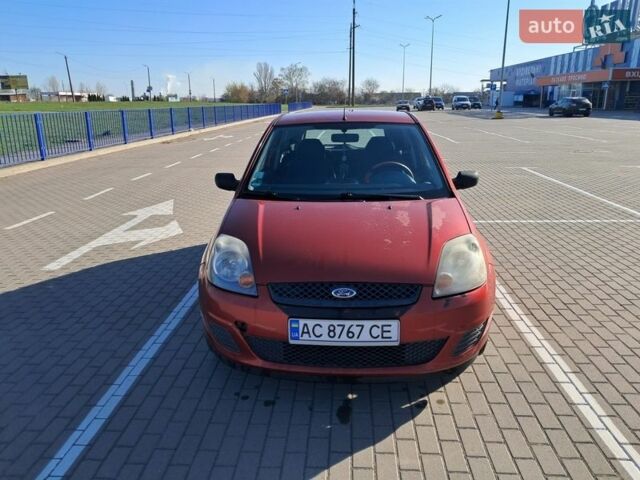 Червоний Форд Фієста, об'ємом двигуна 1.3 л та пробігом 241 тис. км за 3500 $, фото 1 на Automoto.ua
