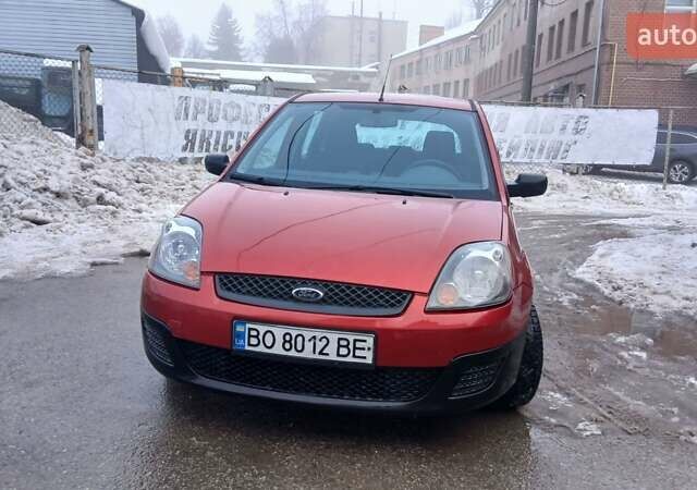 Червоний Форд Фієста, об'ємом двигуна 1.24 л та пробігом 158 тис. км за 2900 $, фото 1 на Automoto.ua