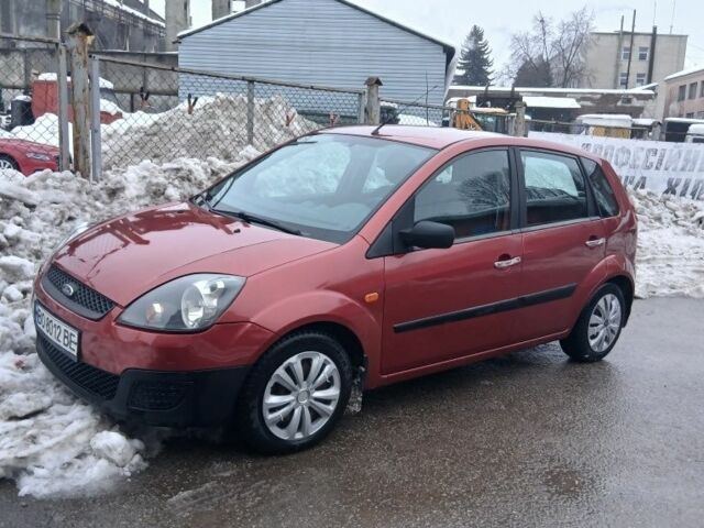 Червоний Форд Фієста, об'ємом двигуна 1.2 л та пробігом 158 тис. км за 2900 $, фото 1 на Automoto.ua