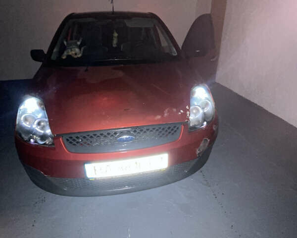 Красный Форд Фиеста, объемом двигателя 1.4 л и пробегом 214 тыс. км за 3500 $, фото 1 на Automoto.ua