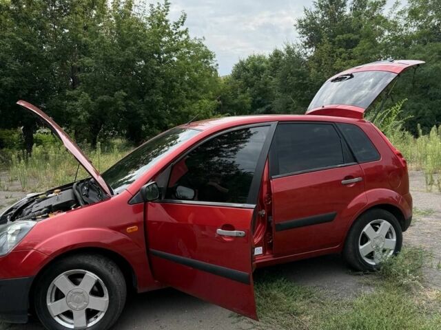 Червоний Форд Фієста, об'ємом двигуна 0 л та пробігом 250 тис. км за 3991 $, фото 1 на Automoto.ua