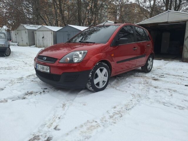 Червоний Форд Фієста, об'ємом двигуна 1.2 л та пробігом 210 тис. км за 4500 $, фото 1 на Automoto.ua