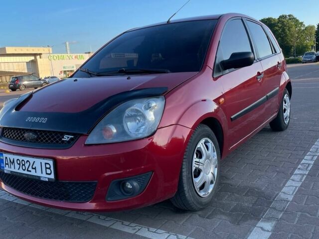 Красный Форд Фиеста, объемом двигателя 1.3 л и пробегом 285 тыс. км за 2952 $, фото 1 на Automoto.ua