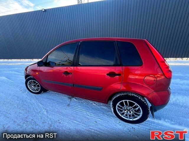 Червоний Форд Фієста, об'ємом двигуна 1.4 л та пробігом 149 тис. км за 4500 $, фото 1 на Automoto.ua