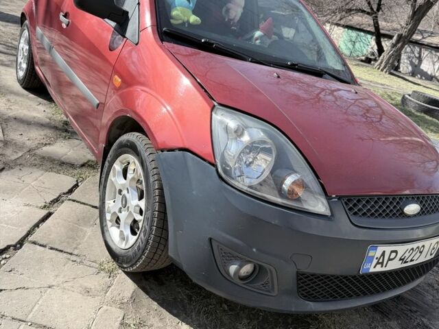 Червоний Форд Фієста, об'ємом двигуна 1.4 л та пробігом 3 тис. км за 3700 $, фото 1 на Automoto.ua