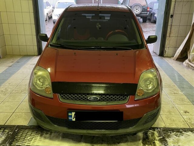 Червоний Форд Фієста, об'ємом двигуна 1.2 л та пробігом 200 тис. км за 3500 $, фото 1 на Automoto.ua