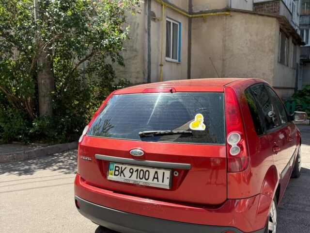 Червоний Форд Фієста, об'ємом двигуна 1.3 л та пробігом 265 тис. км за 2700 $, фото 1 на Automoto.ua