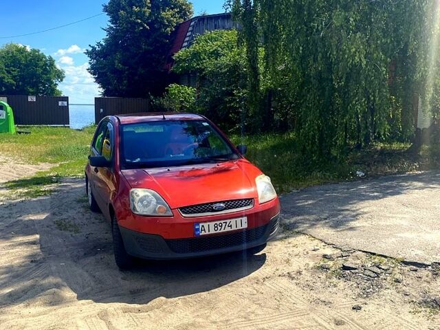Червоний Форд Фієста, об'ємом двигуна 1.2 л та пробігом 282 тис. км за 3200 $, фото 1 на Automoto.ua