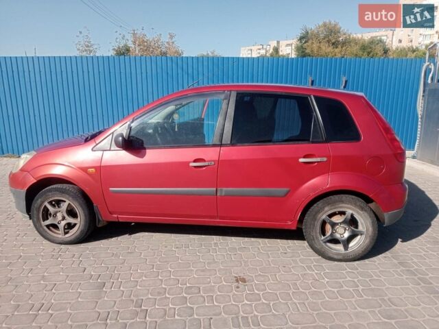 Червоний Форд Фієста, об'ємом двигуна 1.3 л та пробігом 160 тис. км за 3100 $, фото 1 на Automoto.ua