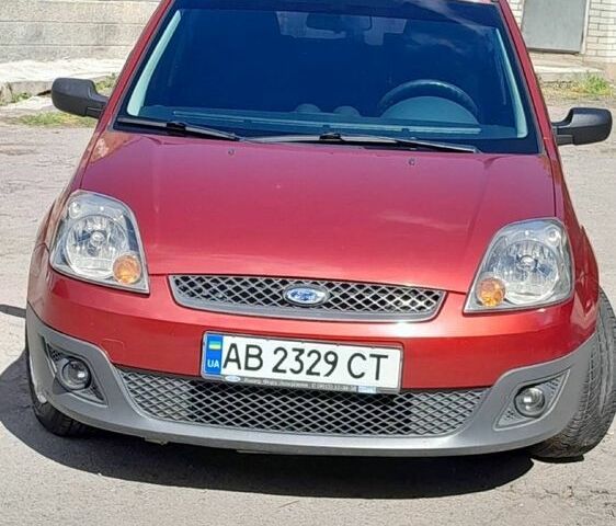 Красный Форд Фиеста, объемом двигателя 1.4 л и пробегом 123 тыс. км за 4800 $, фото 1 на Automoto.ua