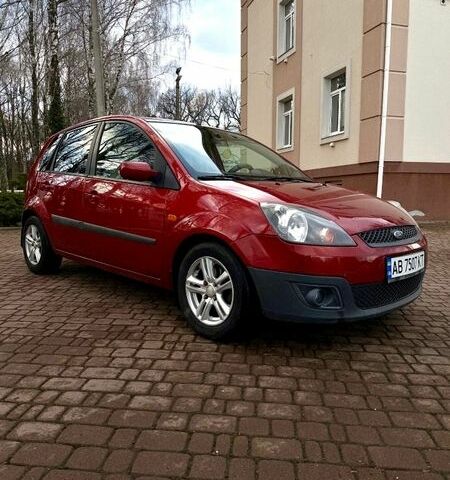 Красный Форд Фиеста, объемом двигателя 1.4 л и пробегом 210 тыс. км за 4200 $, фото 1 на Automoto.ua