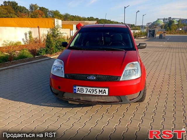Красный Форд Фиеста, объемом двигателя 1.3 л и пробегом 230 тыс. км за 3200 $, фото 1 на Automoto.ua