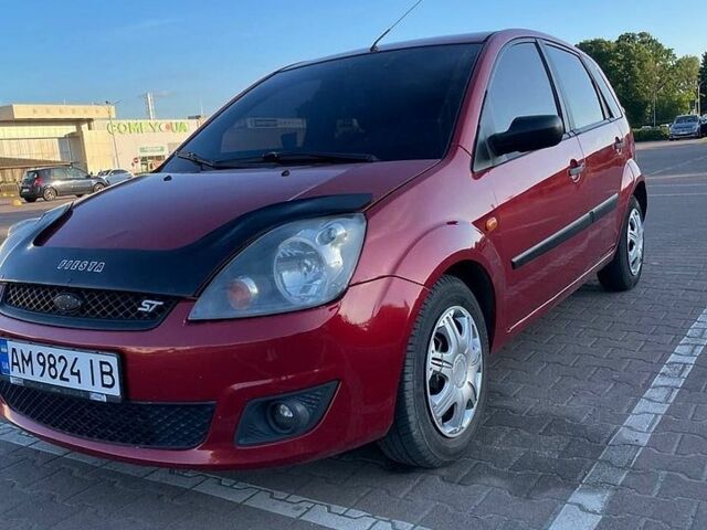 Красный Форд Фиеста, объемом двигателя 1.3 л и пробегом 285 тыс. км за 3000 $, фото 1 на Automoto.ua