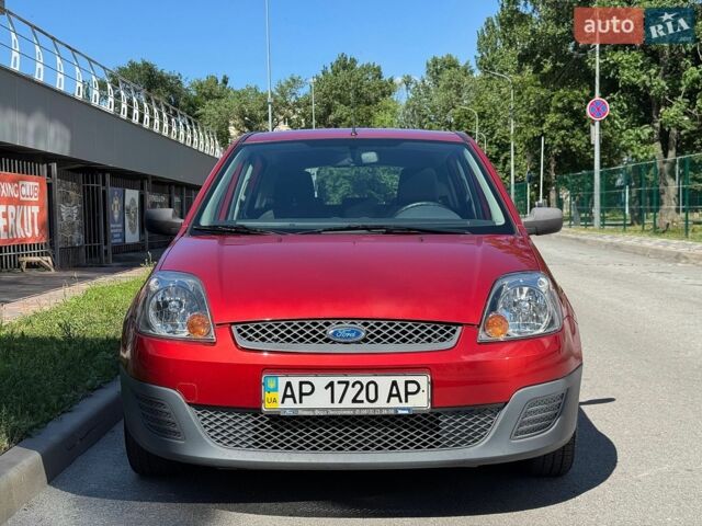 Червоний Форд Фієста, об'ємом двигуна 1.4 л та пробігом 55 тис. км за 6300 $, фото 1 на Automoto.ua