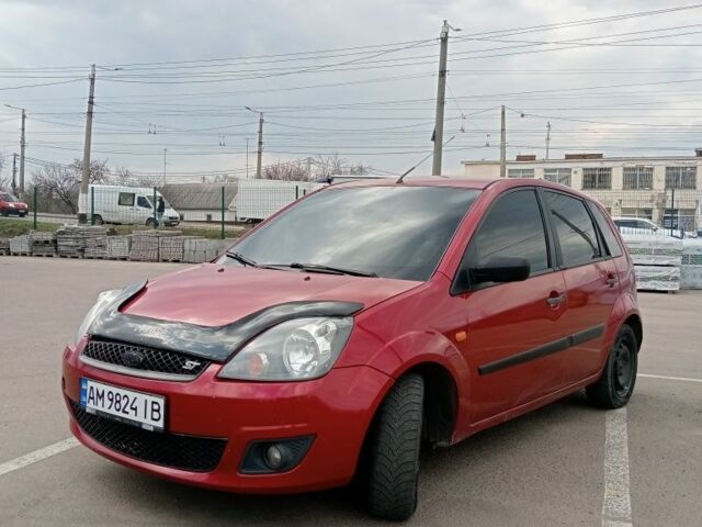 Червоний Форд Фієста, об'ємом двигуна 1.3 л та пробігом 270 тис. км за 3500 $, фото 1 на Automoto.ua