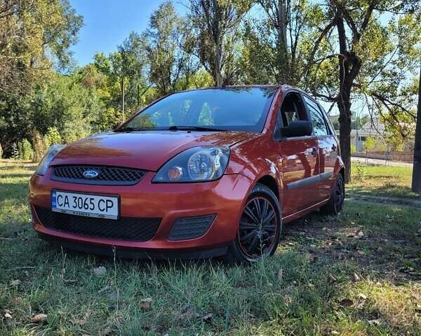 Красный Форд Фиеста, объемом двигателя 1.39 л и пробегом 240 тыс. км за 3600 $, фото 1 на Automoto.ua