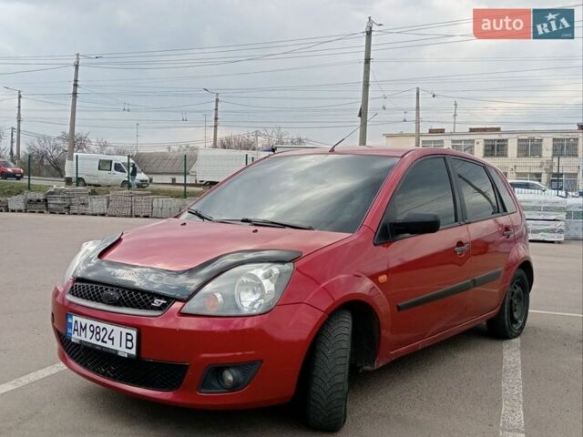 Красный Форд Фиеста, объемом двигателя 1.3 л и пробегом 270 тыс. км за 3300 $, фото 1 на Automoto.ua