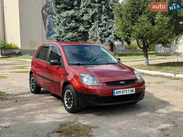 Червоний Форд Фієста, об'ємом двигуна 1.4 л та пробігом 205 тис. км за 3600 $, фото 1 на Automoto.ua