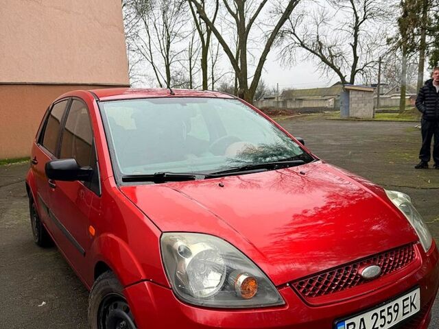 Красный Форд Фиеста, объемом двигателя 1.4 л и пробегом 199 тыс. км за 4000 $, фото 1 на Automoto.ua