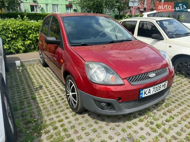 Красный Форд Фиеста, объемом двигателя 1.39 л и пробегом 270 тыс. км за 2950 $, фото 1 на Automoto.ua