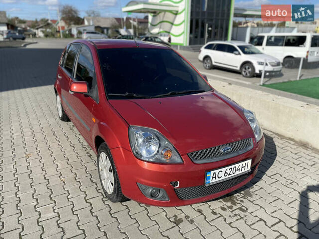 Червоний Форд Фієста, об'ємом двигуна 1.39 л та пробігом 90 тис. км за 4300 $, фото 1 на Automoto.ua